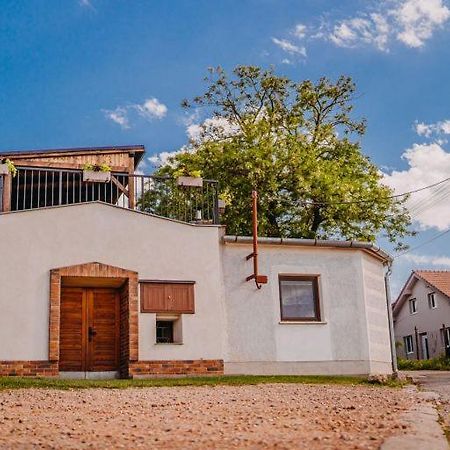 Appartement Deduv Sklep à Hlohovec Extérieur photo