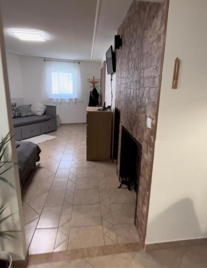 Appartement Deduv Sklep à Hlohovec Extérieur photo